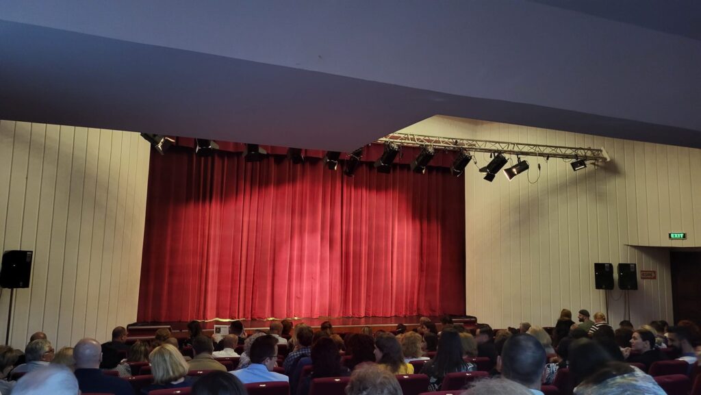 Maia Morgenstern a strălucit în „Neguțătorul din Veneția”, în deschiderea festivalului ”Buzău Iubește Teatru”
